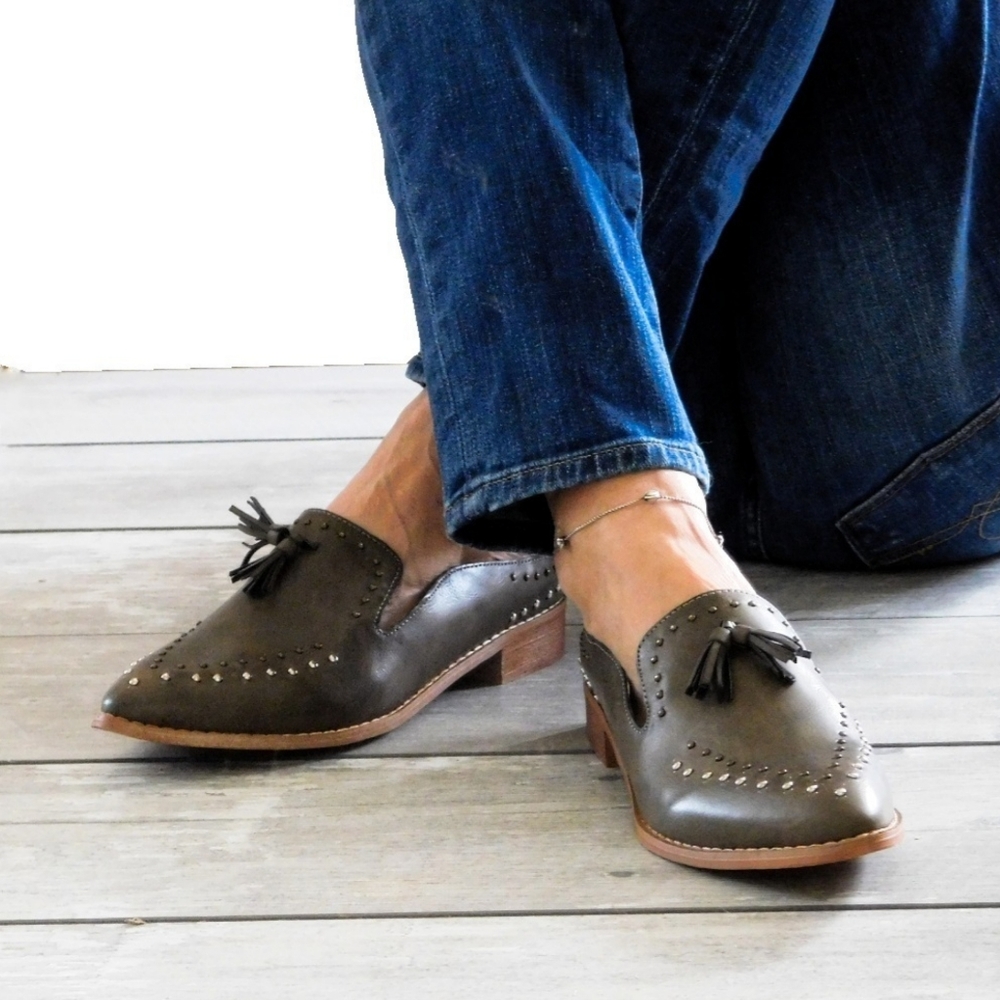 *2 LEFT* SZ 5.5 & 6- GRAY LTHR TASSEL STUD SLIP ON - Picture 3 of 8